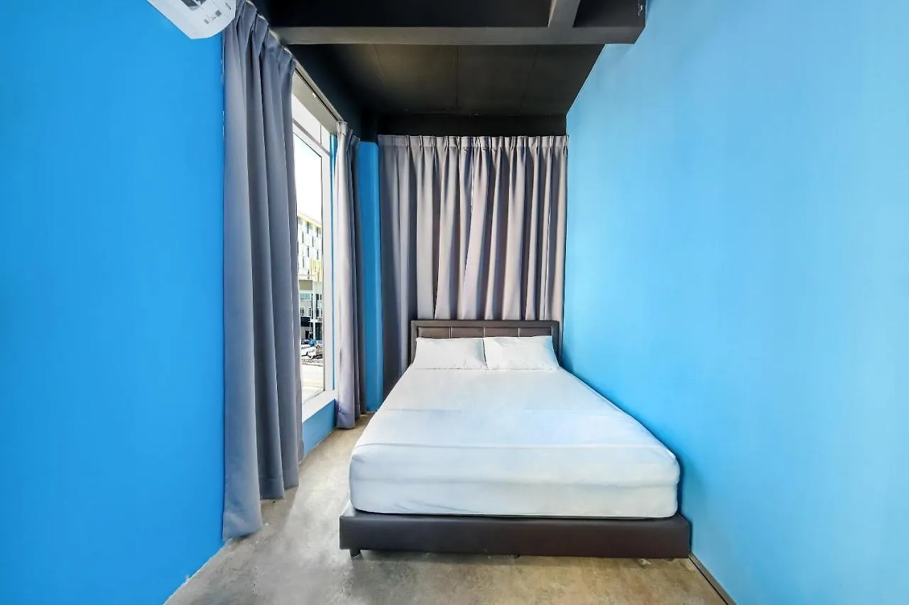 Spot On 89956 The Blue Malacca Hotel