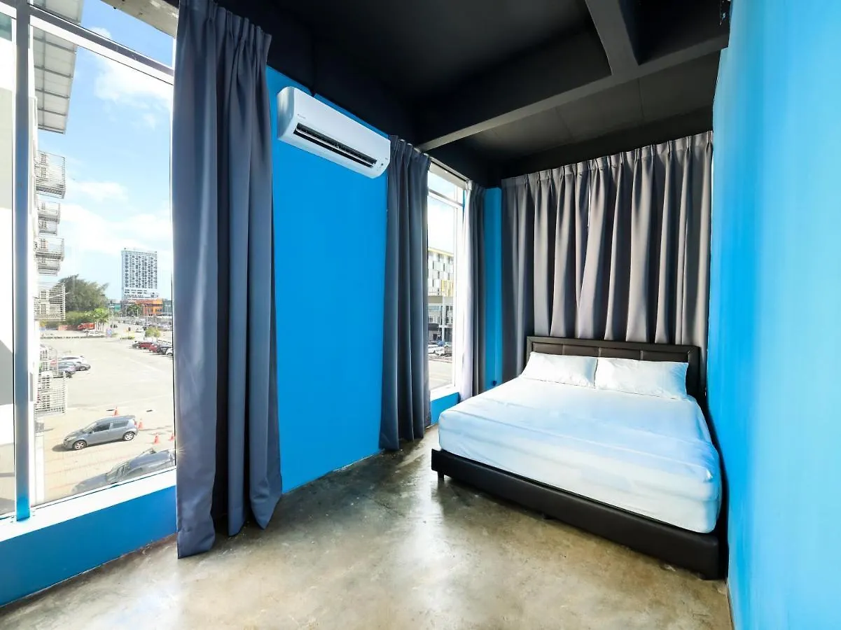 Spot On 89956 The Blue Malacca Hotell